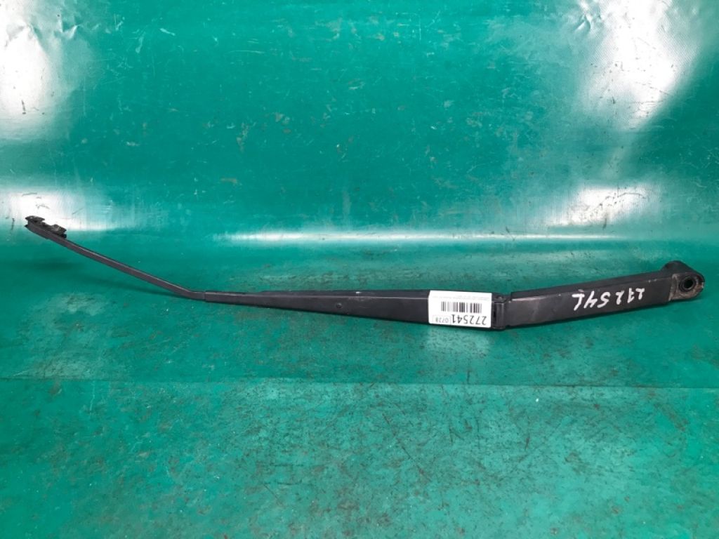 28886-3NA0A | Поводок стеклоочистителя передний прав. NISSAN LEAF 10-17