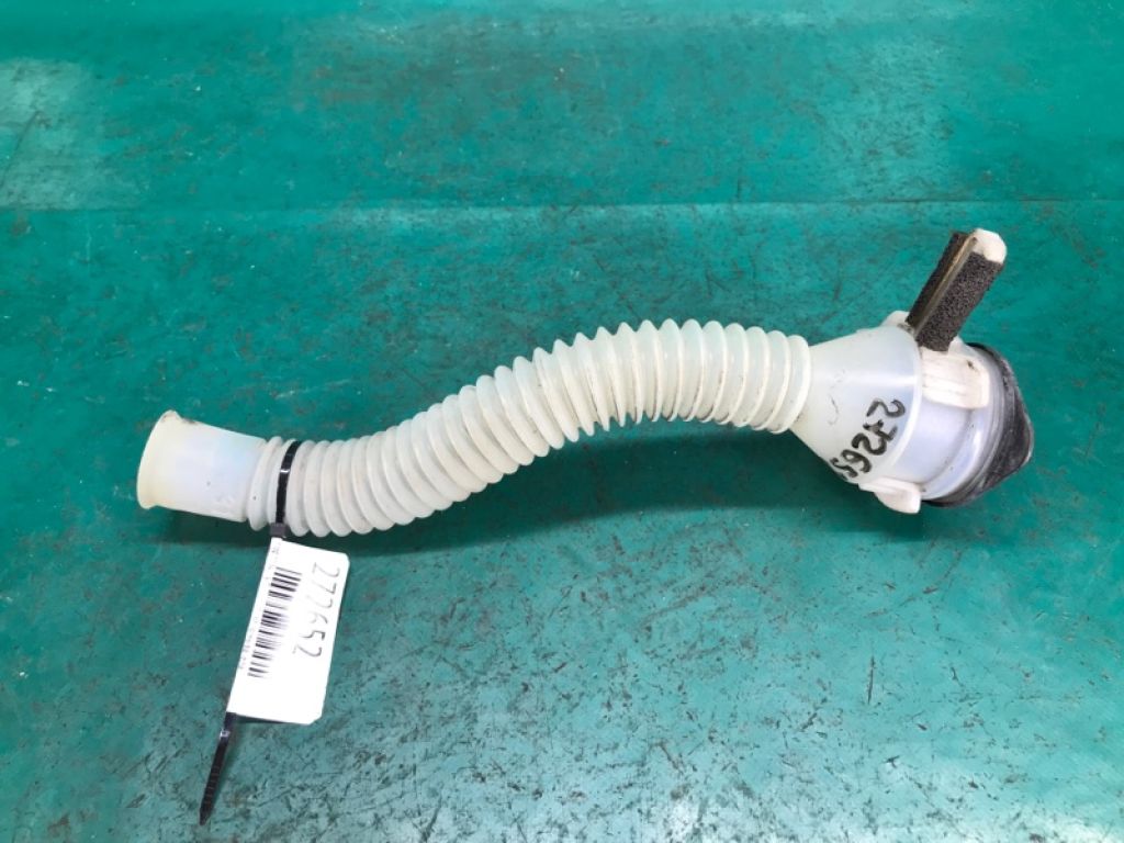 85319-0E010 | Горловина бачка склоомивача LEXUS RX300/330/350/400 03-09 - Фото 3