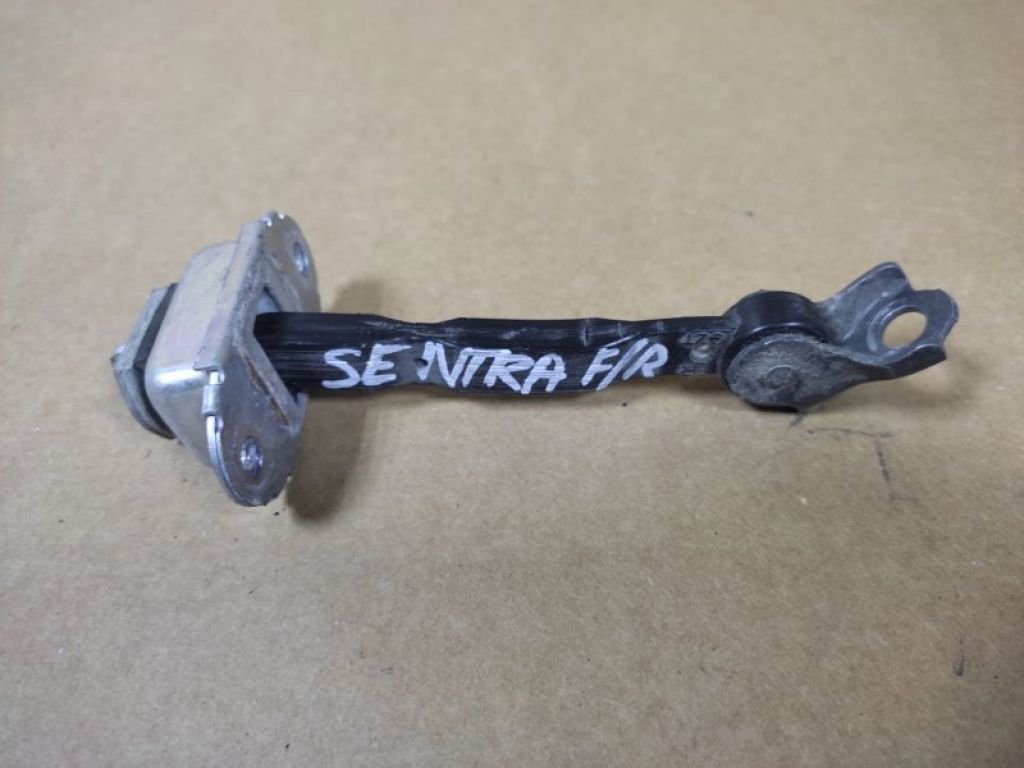 80430-ZT50A | Обмежувач дверей передн. прав. NISSAN SENTRA (B16) 06–12