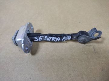 Обмежувач дверей передн. прав. NISSAN SENTRA (B16) 06–12
