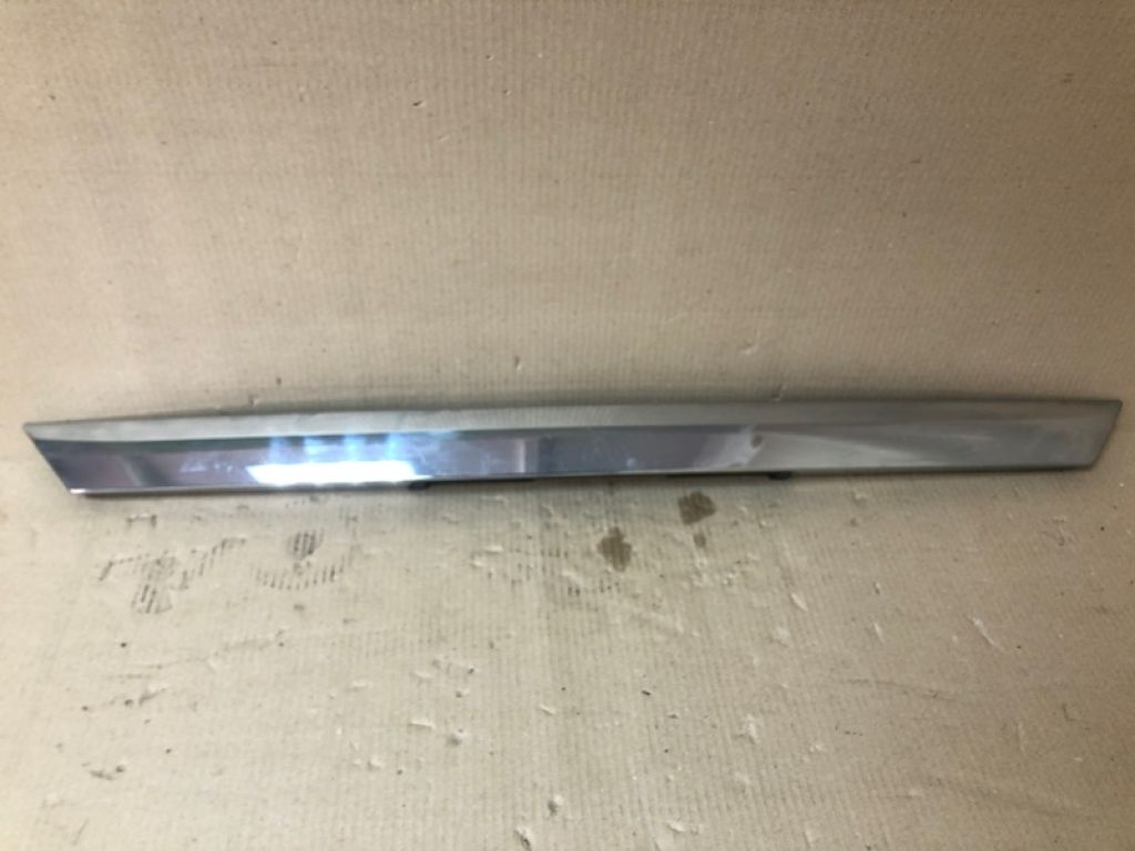 90810-3WS0A | Накладка крышки багажника NISSAN QUEST S 11-17