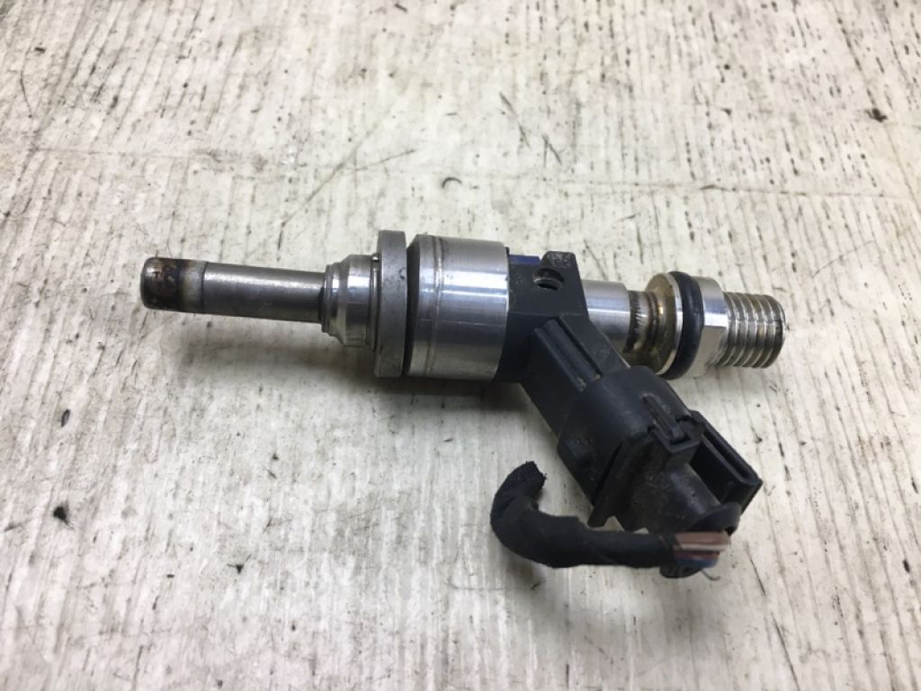 94811012831 | Форсунка топливная PORSCHE CAYENNE 10-18