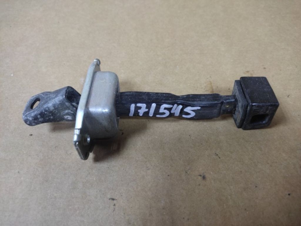 5702A040 | Обмежувач дверей передн. прав. MITSUBISHI OUTLANDER XL 05-13