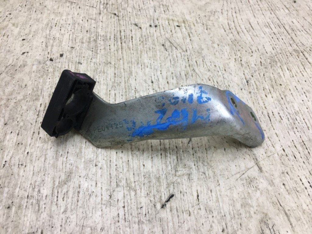 PE01-13-425 | Кронштейн MAZDA CX-3 14-18
