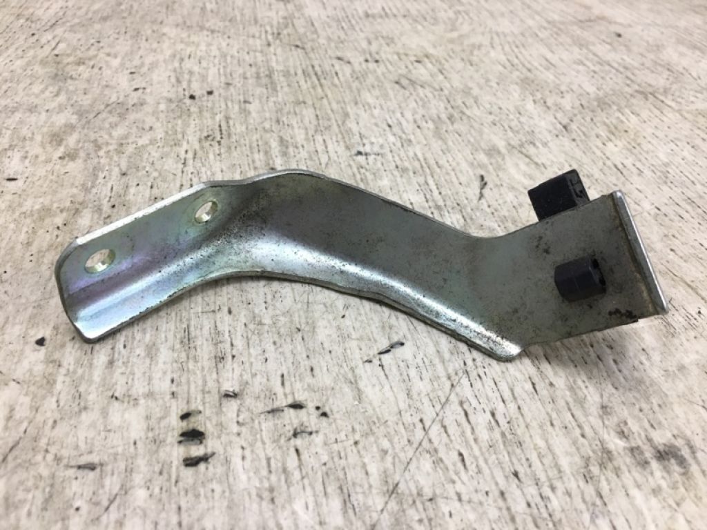 PE01-13-425 | Кронштейн MAZDA CX-3 14-18 - Фото 3