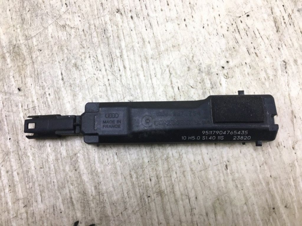8W0 927 754 | Антенна прав. AUDI A4 15-