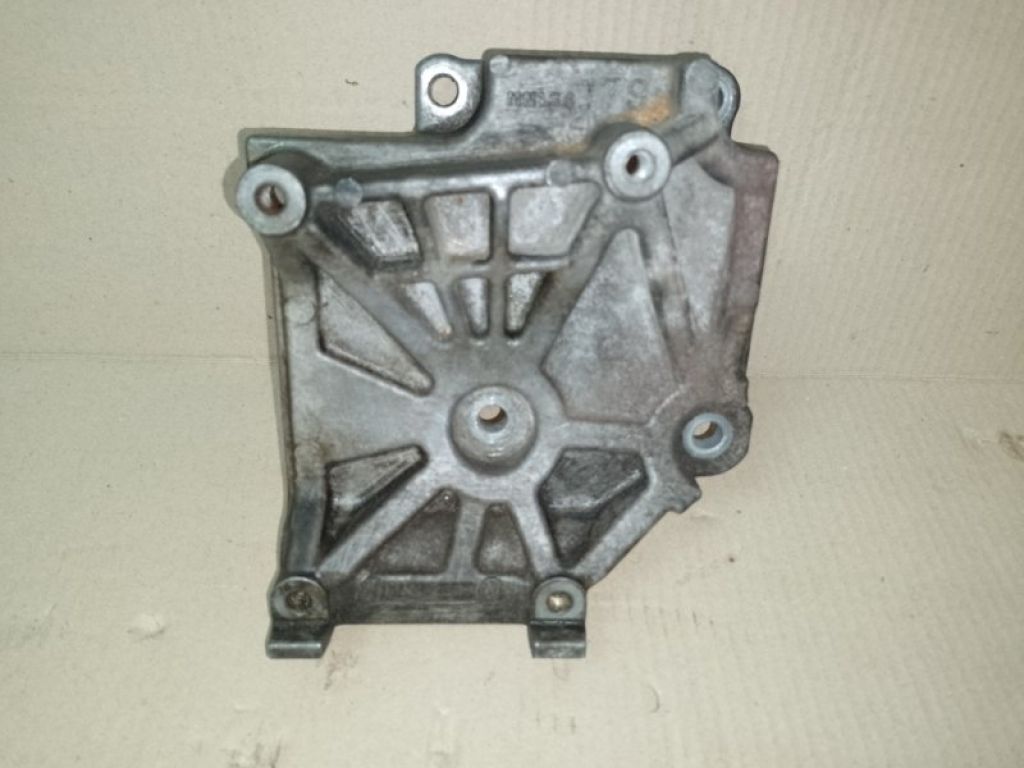 MN134179 | Кронштейн компресора кондиціонера MITSUBISHI ECLIPSE 05-08