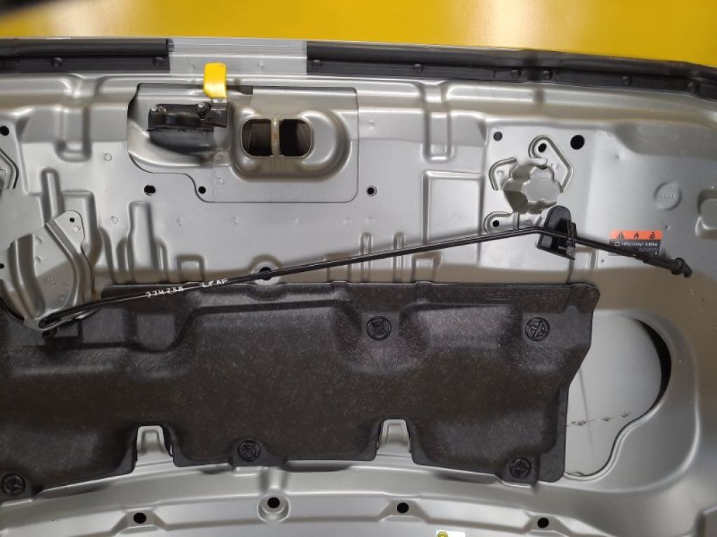 65771-5SK0A | Упор капота NISSAN LEAF 18-