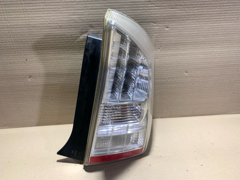 81551-47120 | Ліхтар зовнішній прав. TOYOTA PRIUS - 30 09-17