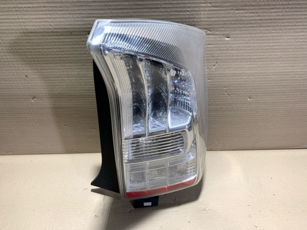 81551-47120 | Фонарь наружный прав. TOYOTA PRIUS - 30 09-17 - Фото 2