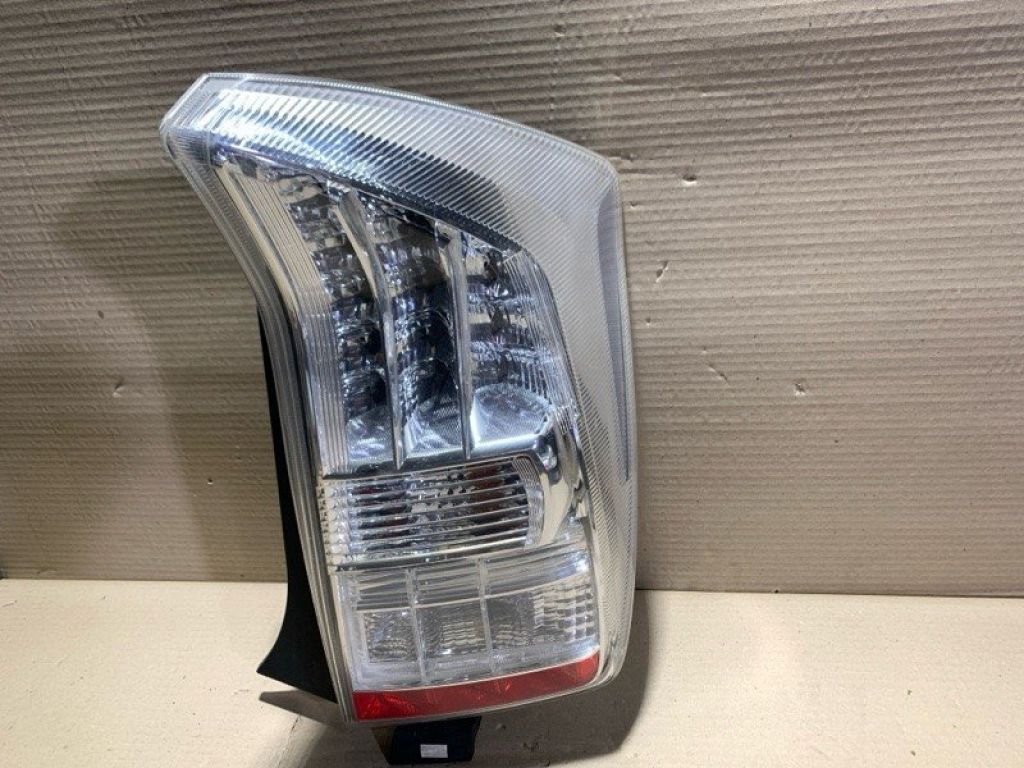 81551-47120 | Фонарь наружный прав. TOYOTA PRIUS - 30 09-17 - Фото 3