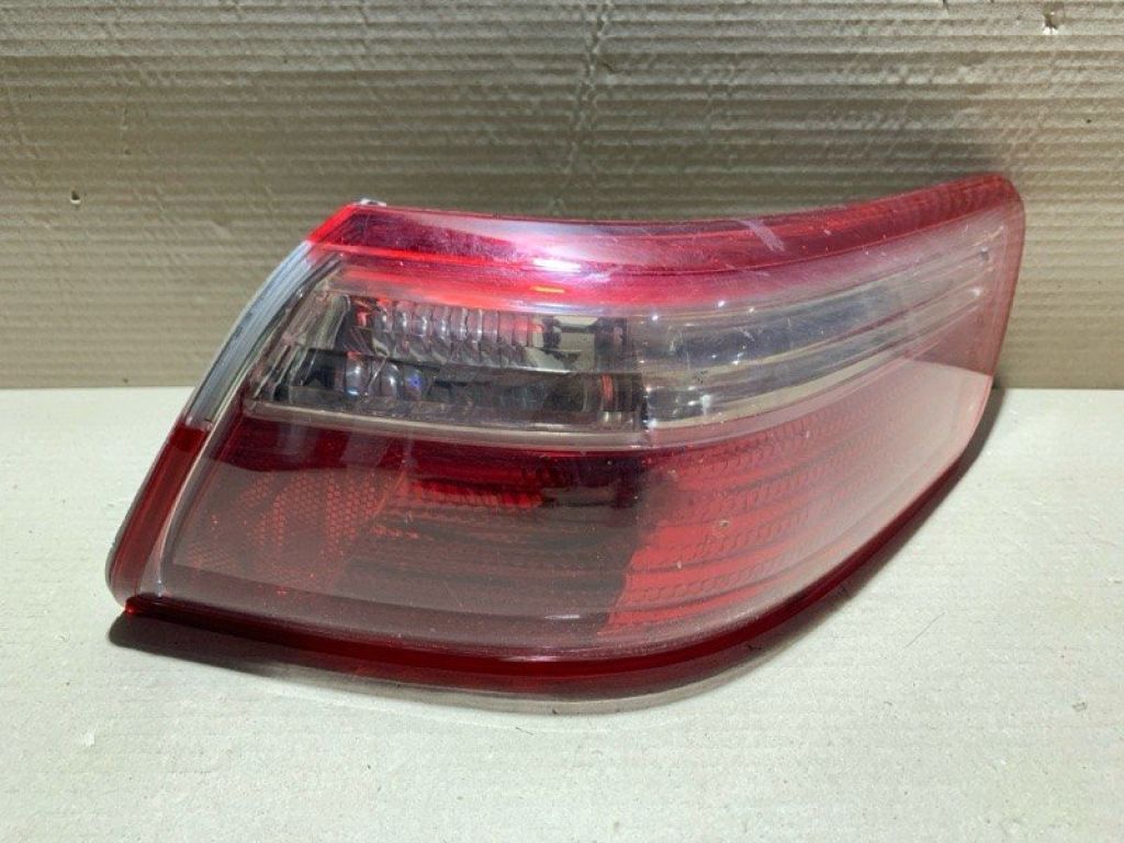 81550-06240 | Фонарь наружный прав. TOYOTA CAMRY 40 06-11