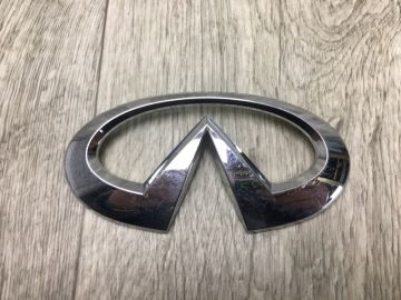 Эмблема INFINITI M35/M45 04-10