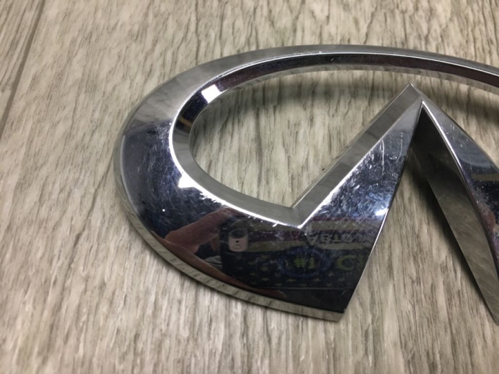 84890EH100 | Эмблема INFINITI M35/M45 04-10 - Фото 6
