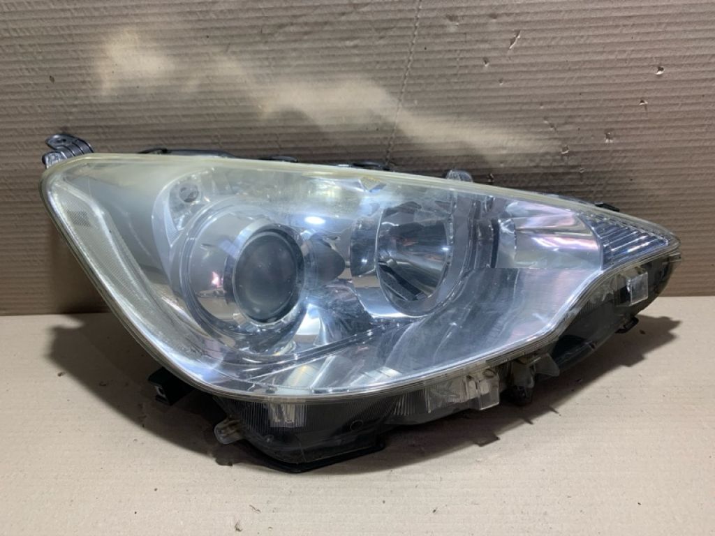 81110-52E60 | Фара прав. TOYOTA PRIUS C/AQUA 11-14