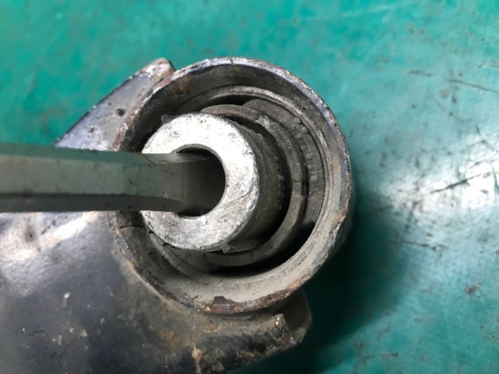 1K0 505 311 AB | Важіль задньої підвіски нижній поперечний прав. VOLKSWAGEN JETTA USA 10-17 - Фото 5