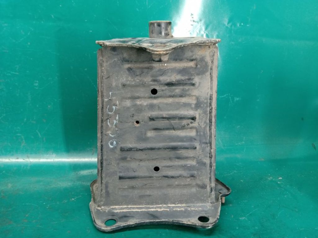 57108-30100 | Кронштейн усилителя переднего бампера лев. LEXUS GS350 GS300 05-11