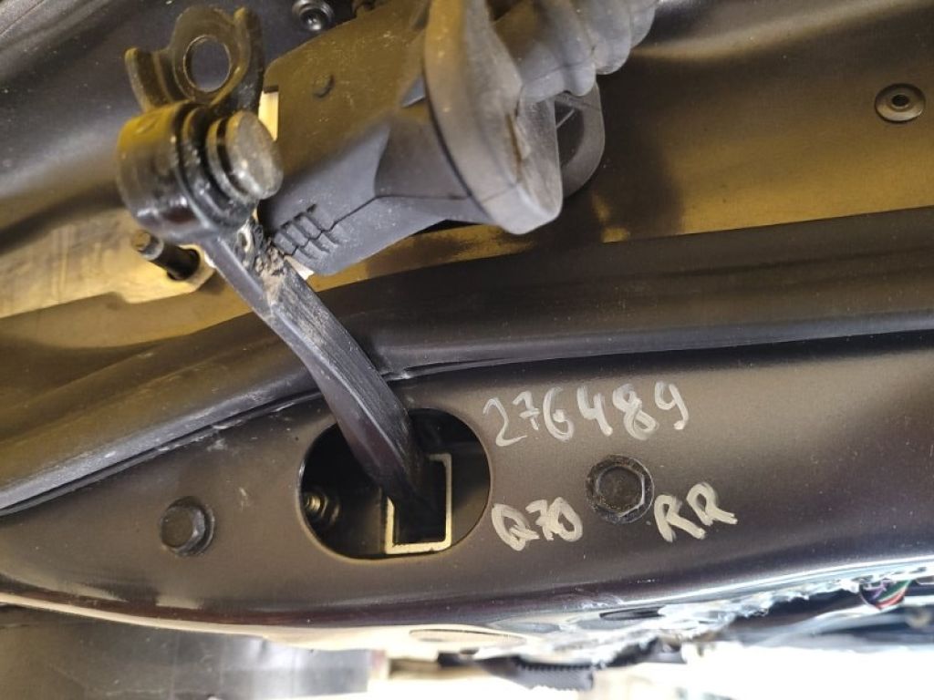 82430-1MA0A | Ограничитель двери задн. прав. INFINITI M25/M37/M56/Q70/M35H 10-16