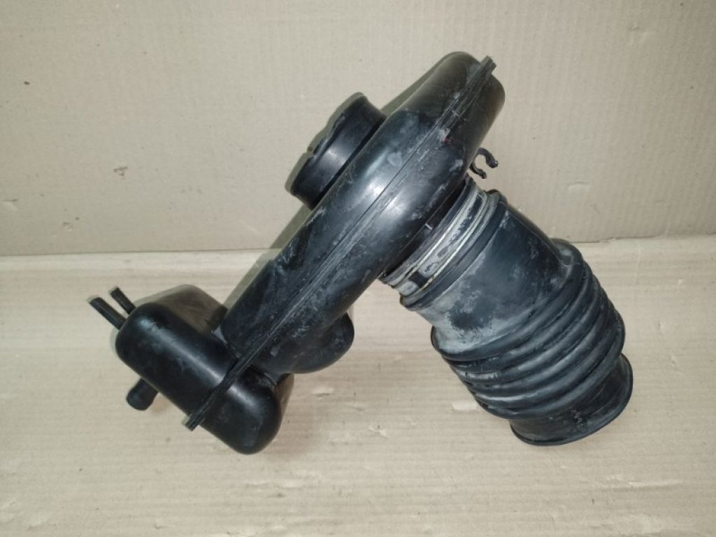 16576-CA000 | Патрубок воздушного фильтра NISSAN MURANO Z50 02-07