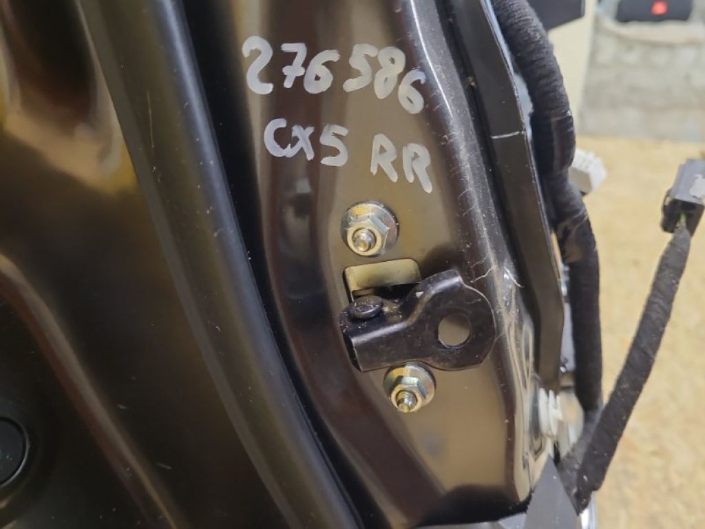 KB7W-72-270 | Обмежувач дверей задн. прав. MAZDA CX-5 (KF) 16-21