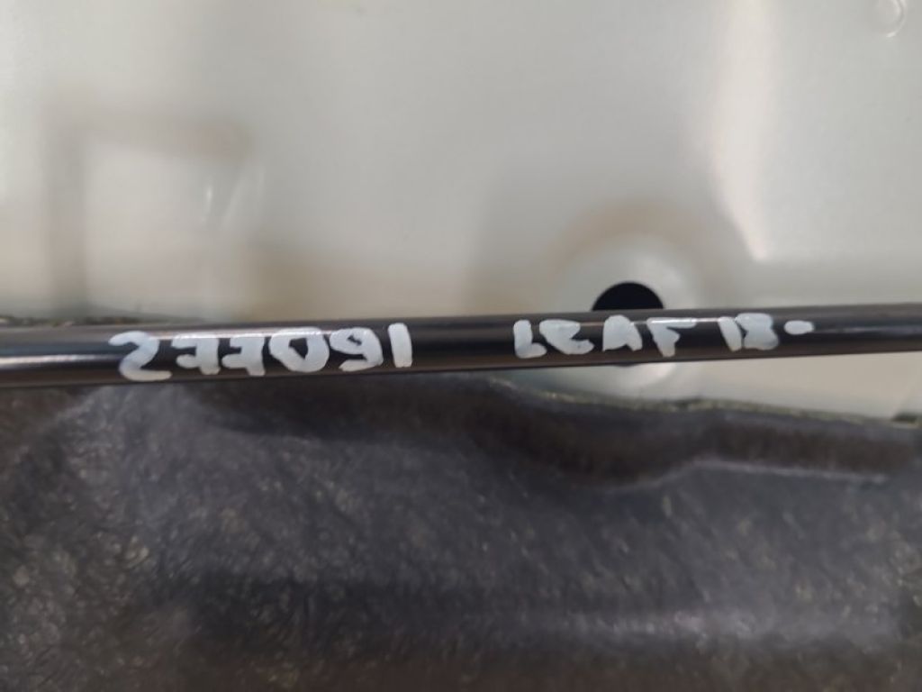 65771-5SK0A | упор капота NISSAN LEAF 18- - Фото 2