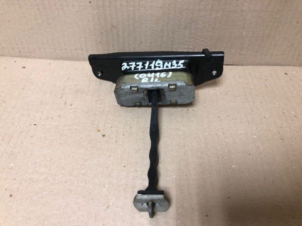 82431-EG000 | Обмежувач дверей задн. лів. INFINITI M35/M45 04-10