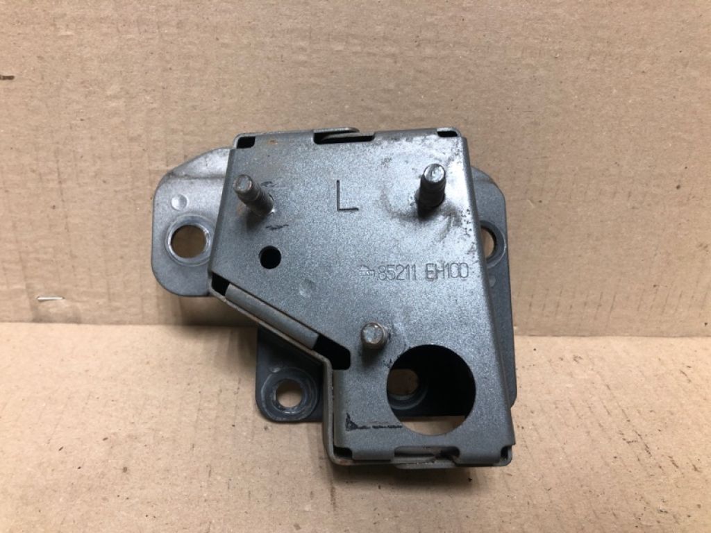 85211-EH100 | Кронштейн усилителя заднего бампера лев. INFINITI M35/M45 04-10