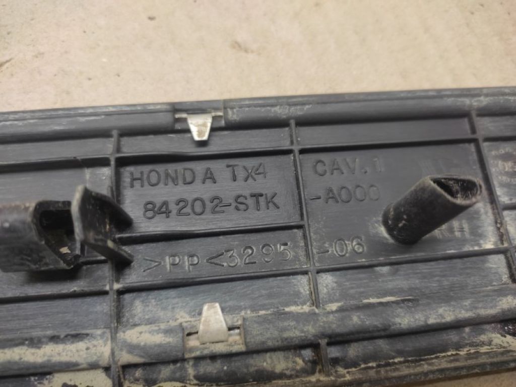 84202-TX4-A00ZA | Накладка порога внутрішня передн. прав. ACURA RDX 12-19 - Фото 3