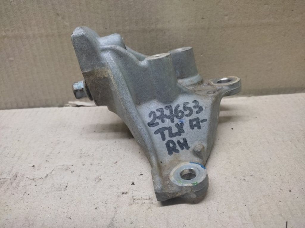 50290-T2F-A01 | Кріплення балки підвіски передн. прав. ACURA TLX 17-20