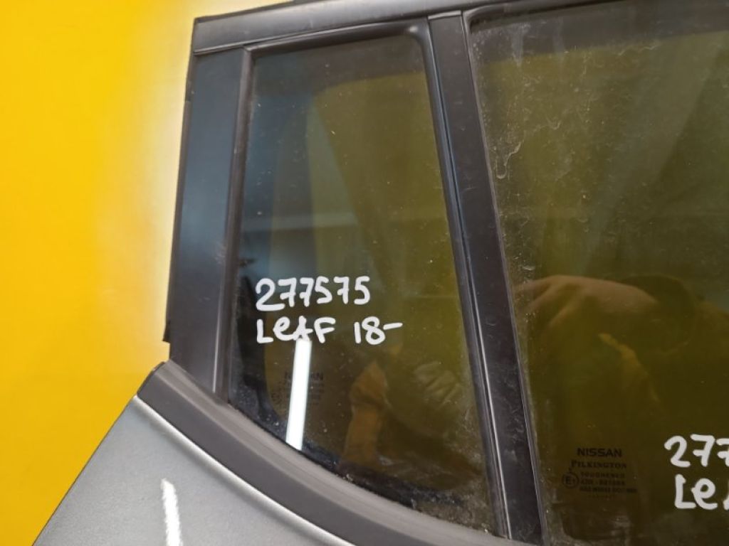 82220-5SF1A | Стекло двери глухое задн. прав. NISSAN LEAF 18-