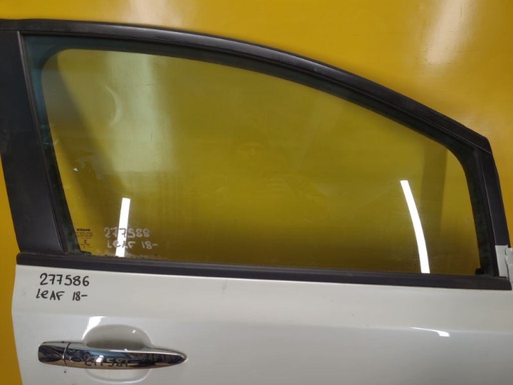 80300-5SF0A | Стекло двери передн. прав. NISSAN LEAF 18-