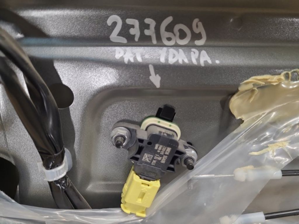 98830-5RA8A | Датчик удара передн. прав. NISSAN LEAF 18-