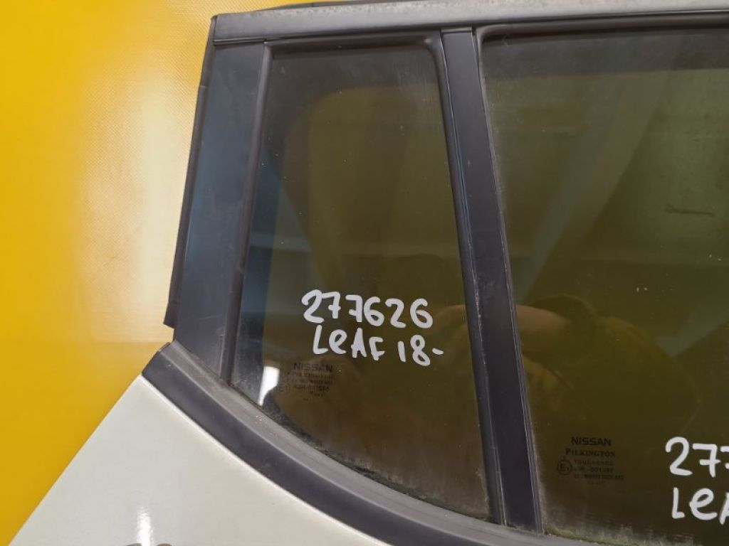 82220-5SF1A | Стекло двери глухое задн. прав. NISSAN LEAF 18-