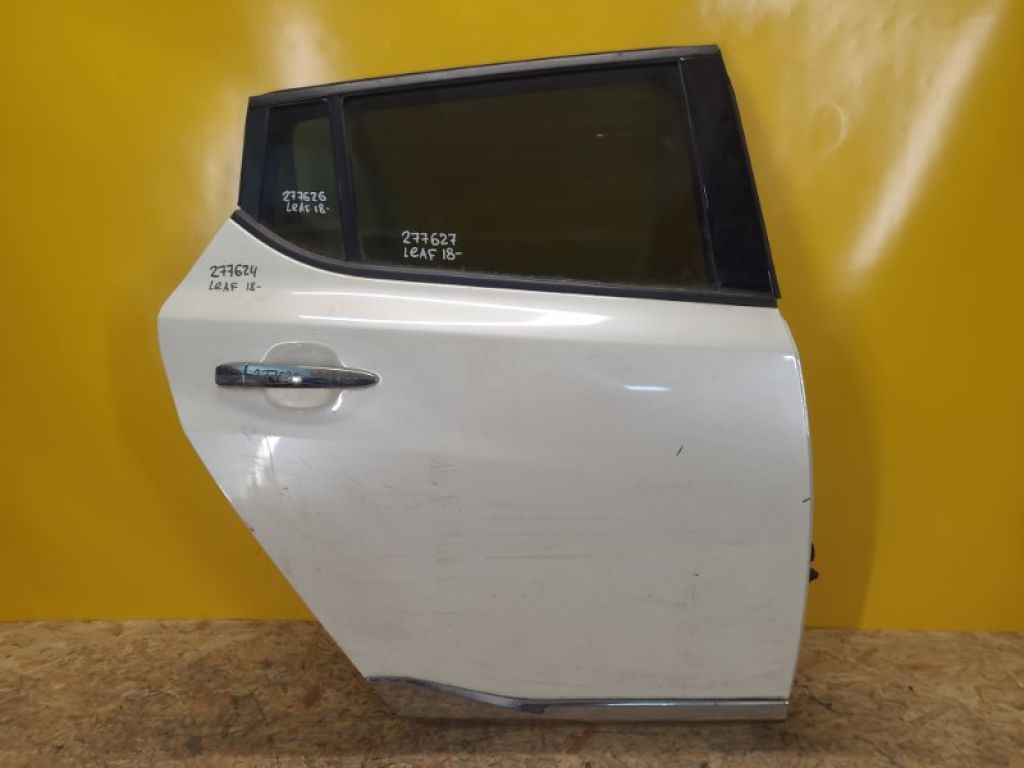 82100-5SF0A | Двері задн. прав. NISSAN LEAF 18-