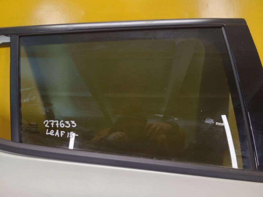 82300-3NF1A | Стекло двери задн. прав. NISSAN LEAF 18-