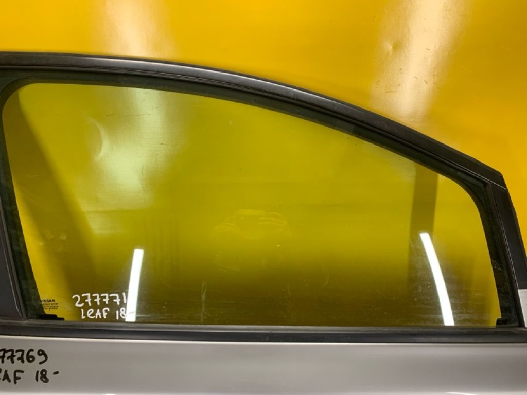 80300-5SF0A | Скло дверей передн. прав. NISSAN LEAF 18-