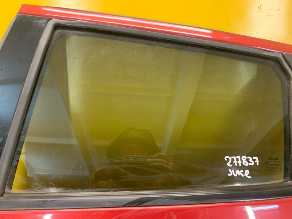 82301-1KA1B | Стекло двери задн. лев. NISSAN JUKE 10-19