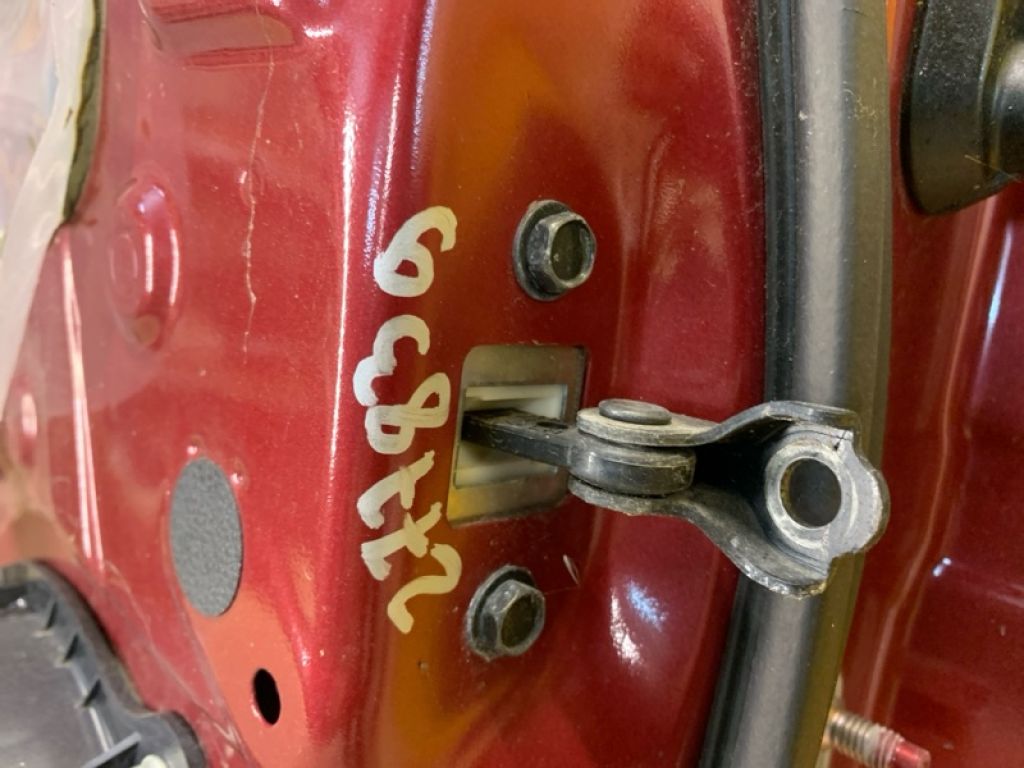 82430-1KA0A | Ограничитель двери задн. лев. NISSAN JUKE 10-19