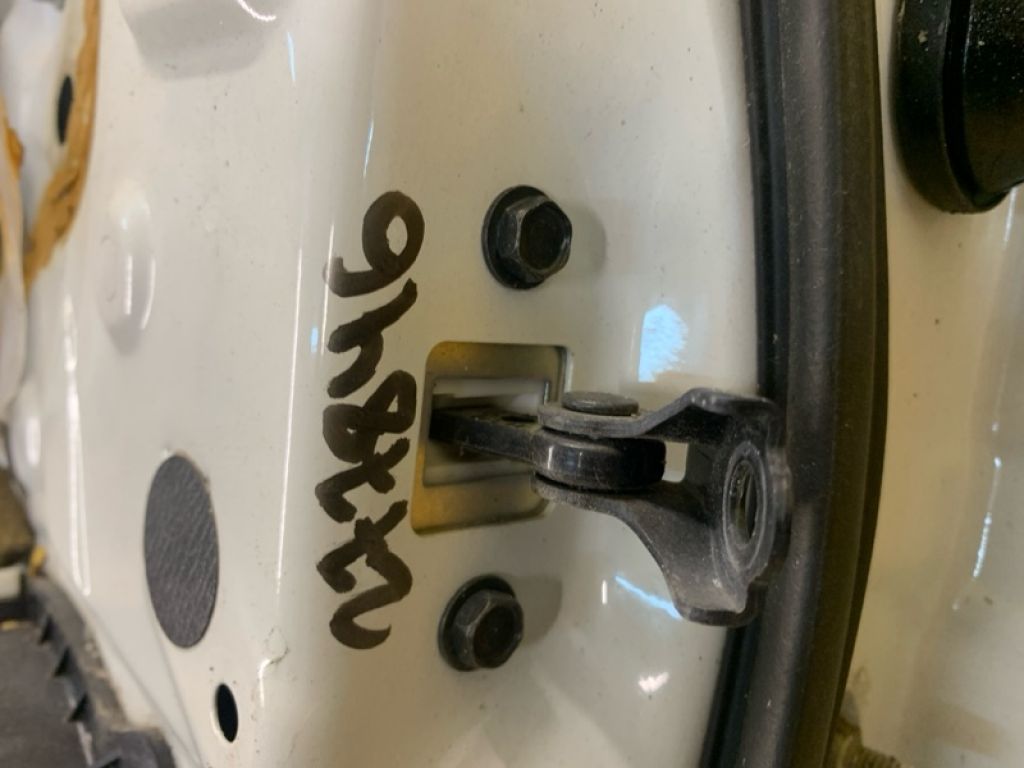 82430-1KA0A | Обмежувач дверей задн. лів. NISSAN JUKE 10-19