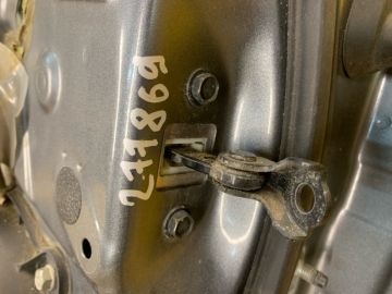Обмежувач дверей задн. лів. NISSAN JUKE 10-19