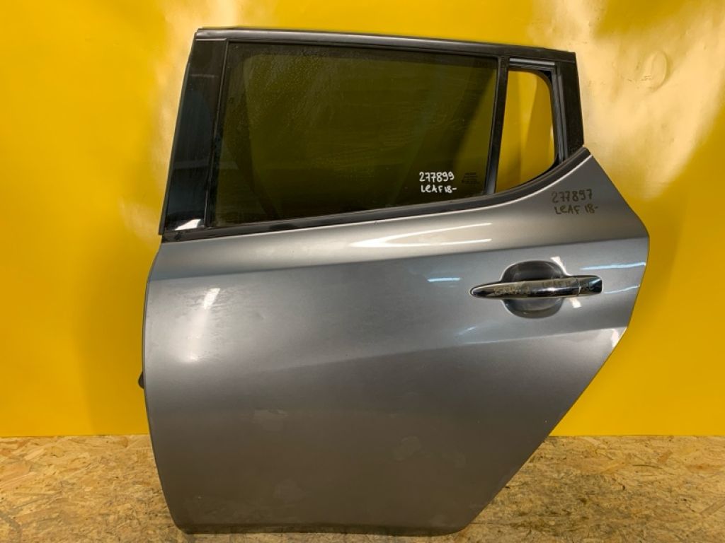 82101-5SF0A | Двері задн. лів. NISSAN LEAF 18-