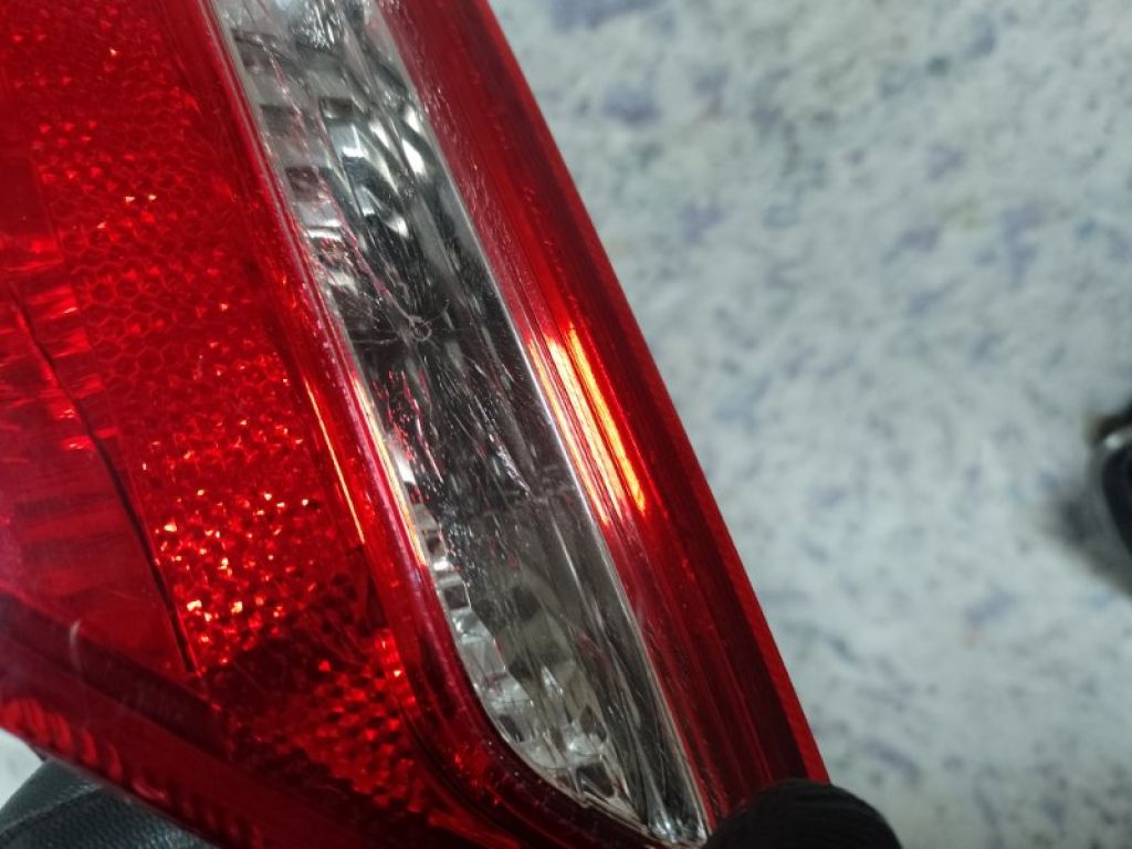 81580-AC020 | Ліхтар внутрішній задн. прав. TOYOTA AVALON 05-12 - Фото 3