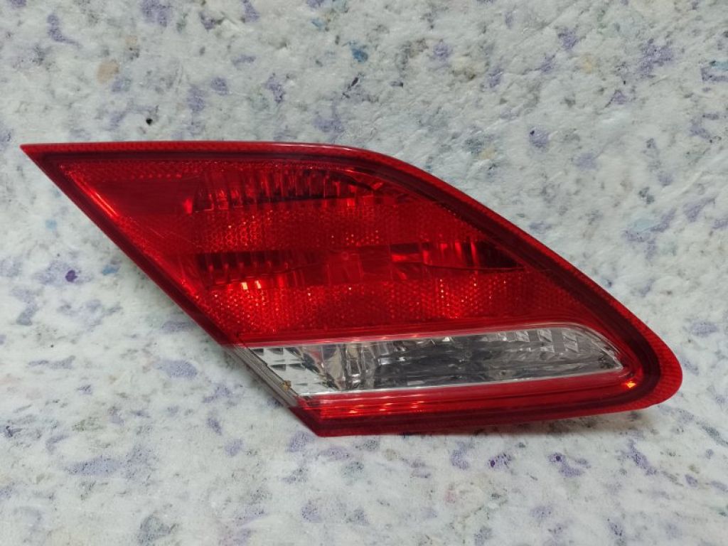 81590-AC020 | Ліхтар внутрішній задн. лів. TOYOTA AVALON 05-12