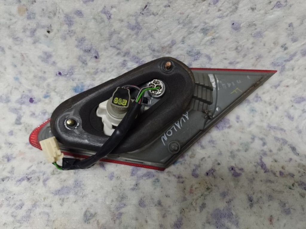 81590-AC020 | Ліхтар внутрішній задн. лів. TOYOTA AVALON 05-12 - Фото 2