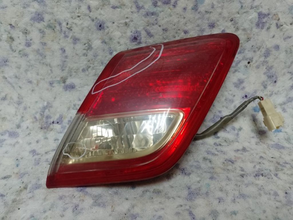 81580-06120 | Фонарь внутренний задн. прав. TOYOTA CAMRY 40 06-11