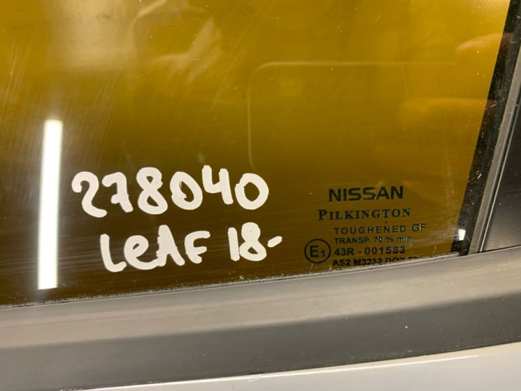 82301-3NF1A | Скло дверей задн. лів. NISSAN LEAF 18-