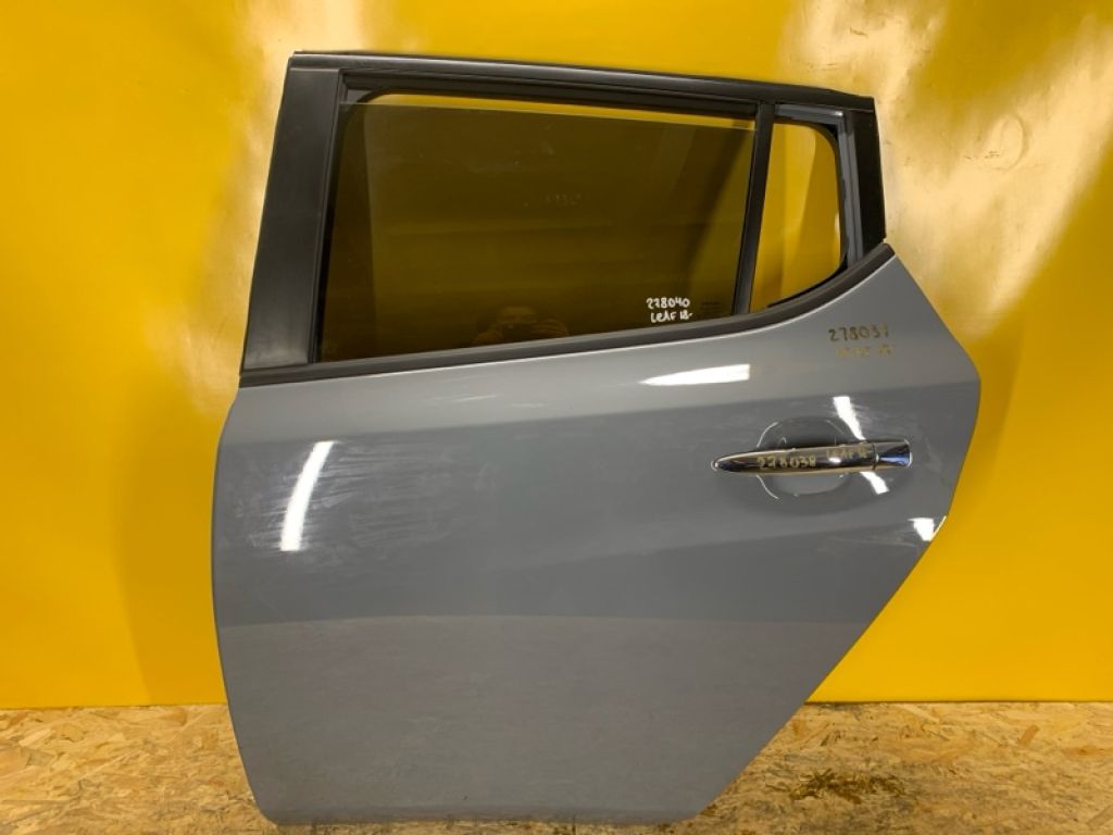 82101-5SF0A | Двері задн. лів. NISSAN LEAF 18-