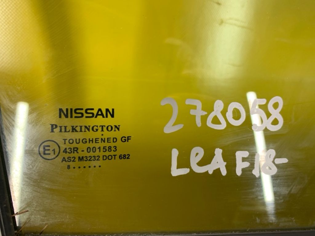 82300-3NF1A | Скло дверей задн. прав. NISSAN LEAF 18-
