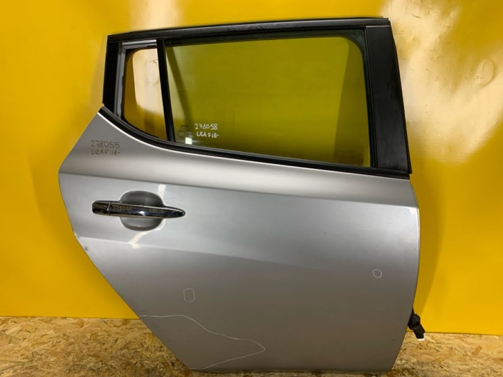 82100-5SF0A | Двері задн. прав. NISSAN LEAF 18-
