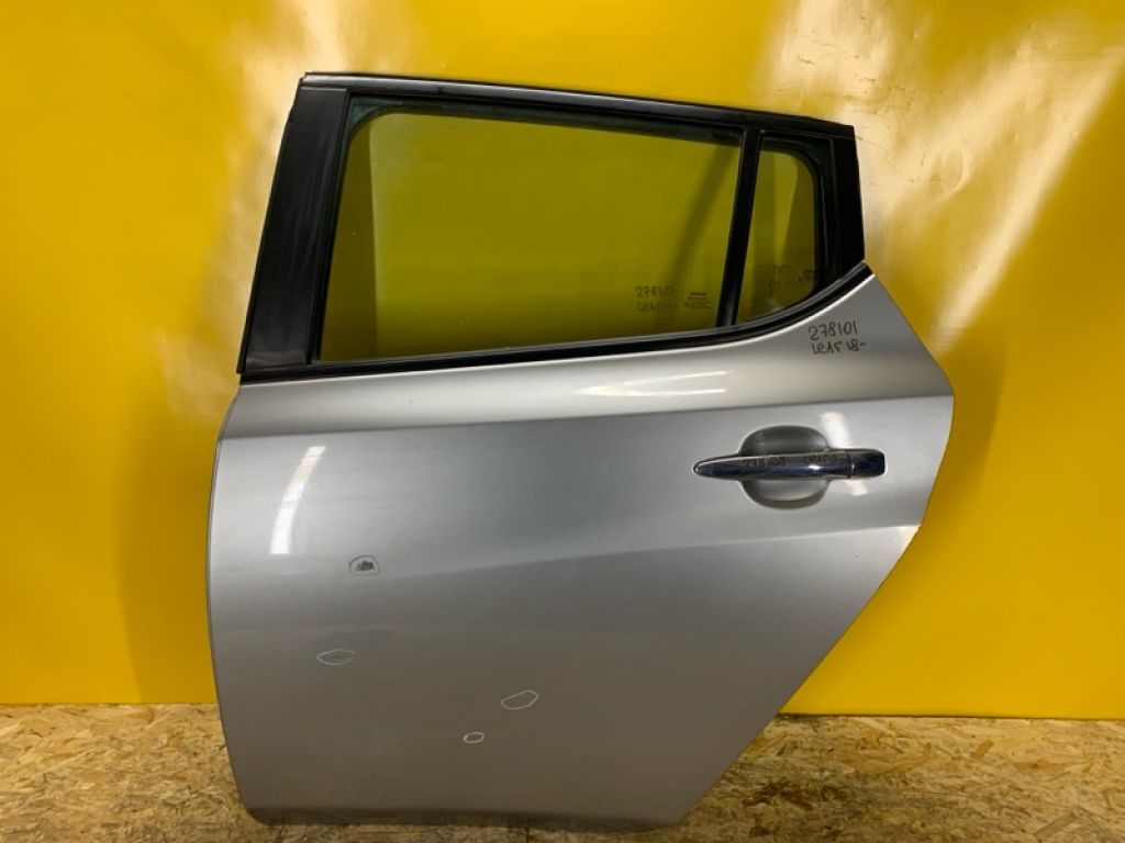 82101-5SF0A | Двері задн. лів. NISSAN LEAF 18-